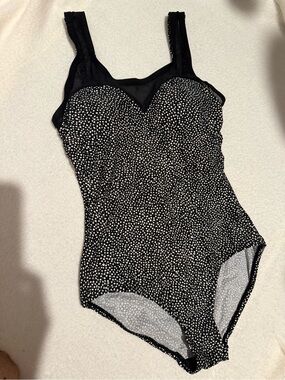 Alicia Simoné black&white dots swimsuit.